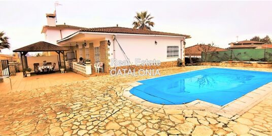 Casa con piscina.