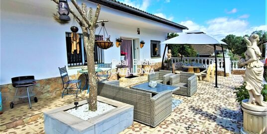 Casa soleada cerca de la playa.